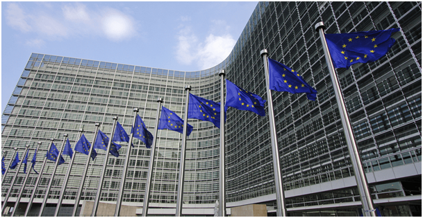Az Európai Bizottság brüsszeli épülete (Berlaymont) (Forrás: greece.greekreporter.com)
